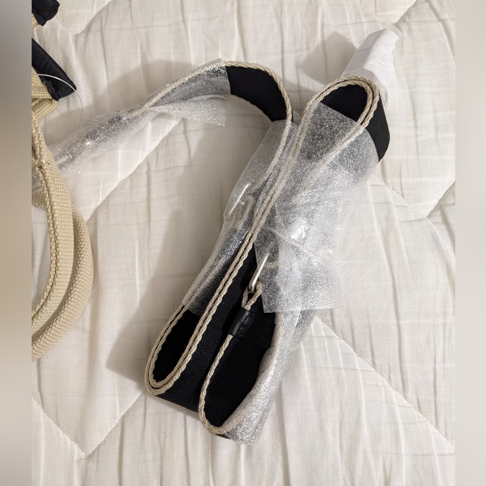 Marc Jacob's 'The Tote Bag' Canvas Small Tote Bag - Picture 4 of 8